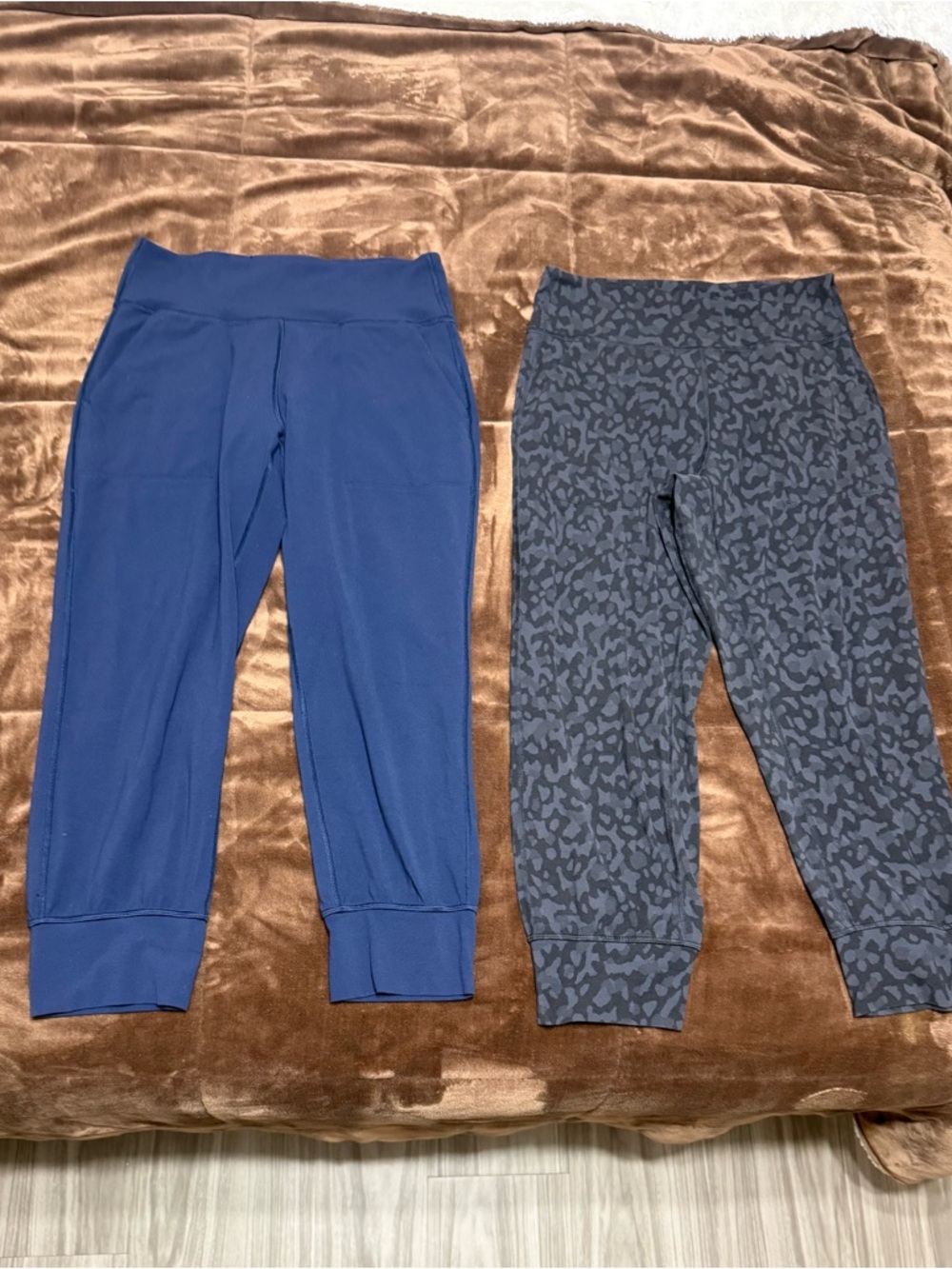 2 pairs of woman’s size 8 lululemon cropped joggers